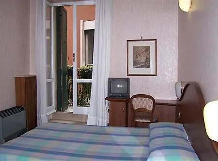 Cavour Отель Верона