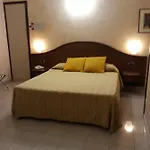 克瓦尔酒店 2*